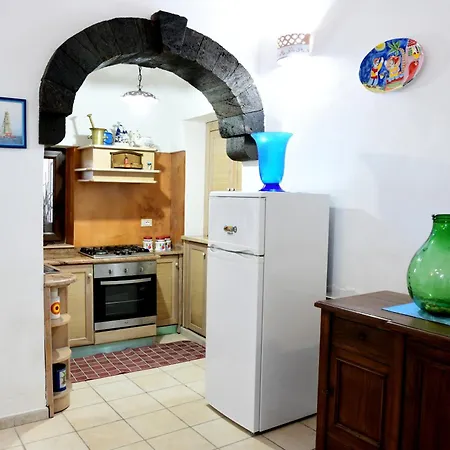 Holiday home Dammuso Levante In C/da Tracino A Pantelleria *